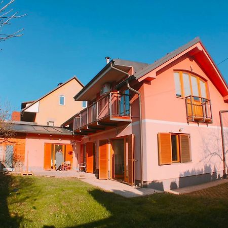 Buzahouse Hostel Ljubljana Buitenkant foto