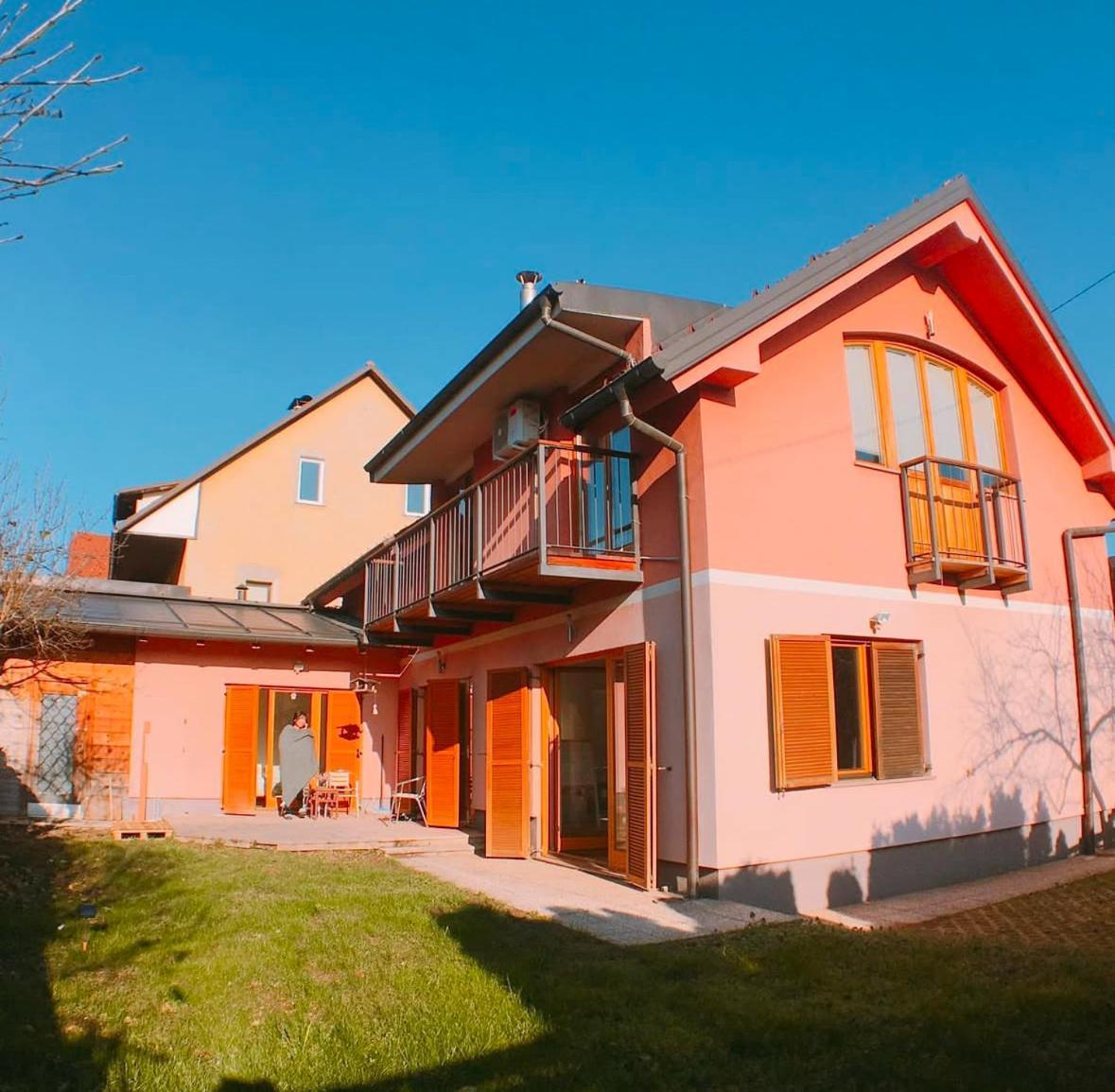 Buzahouse Hostel Ljubljana Buitenkant foto